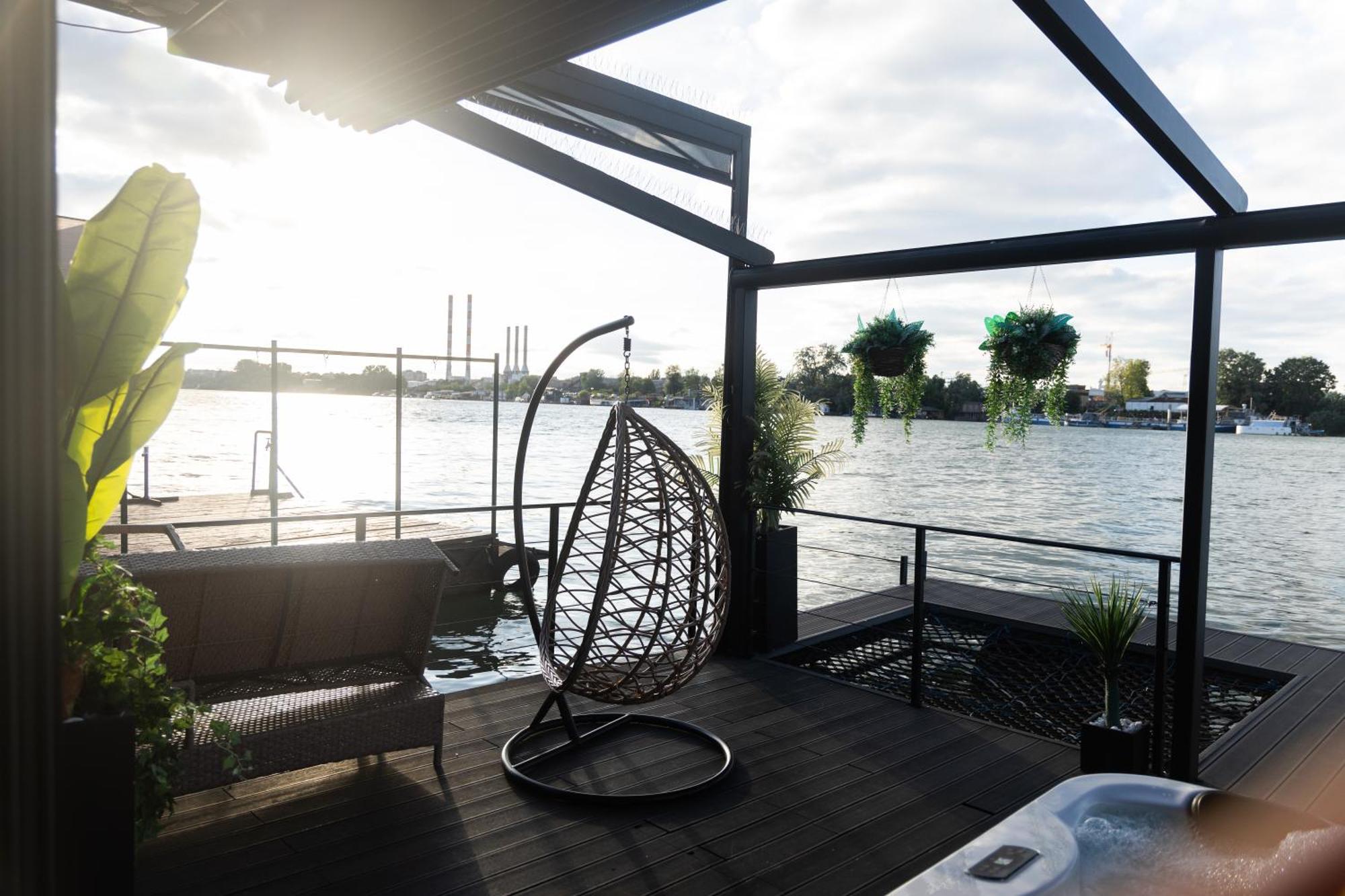 Ada Moment Splav- Kuca Na Reci Beograd- Floating House On Sava River ,Belgrad Exterior foto