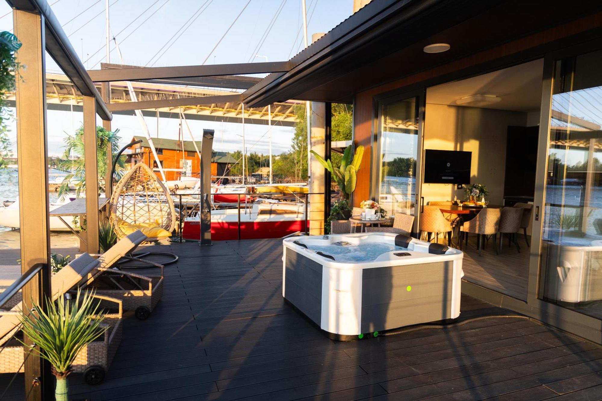 Ada Moment Splav- Kuca Na Reci Beograd- Floating House On Sava River ,Belgrad Exterior foto